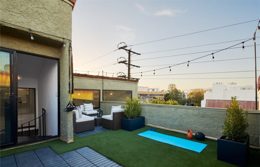 Contemporary home staging design of roof patio in Los Angeles 2 bed, 2 bath penthouse unit