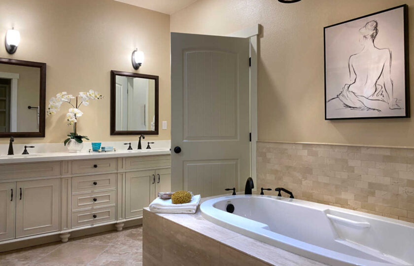 Traditional home staging design of master bathroom in Ventura 4 bed, 3 bath family home