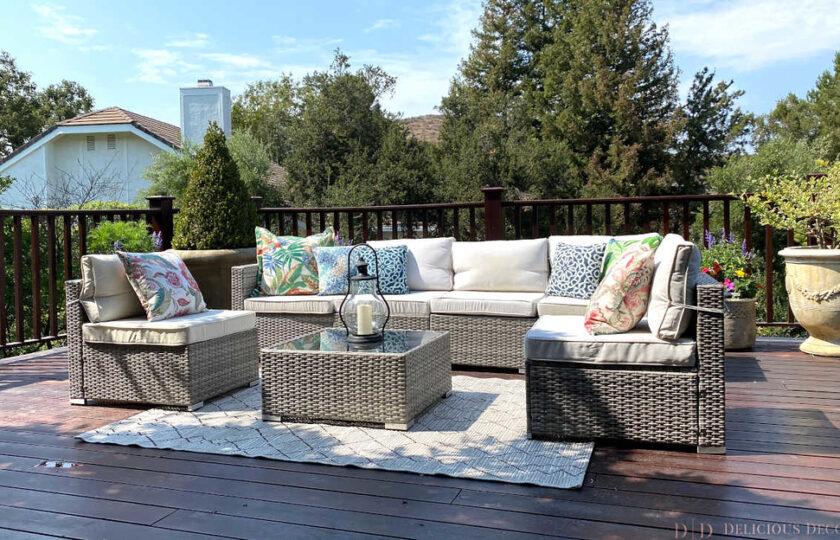 Transitionally staged patio in Thousand Oaks