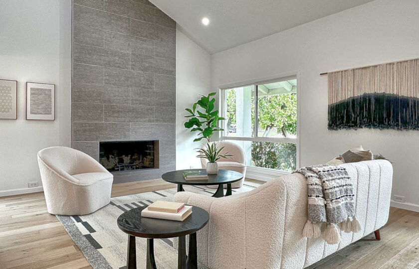 A Westlake Village investor project staged by Delicious Decors. The living room staging makes use of modern boucle sofa and accent chairs contrasted by a black rubberwood coffee set.